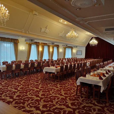 Hotel Korona Wellness, Rendezveny Es Borszalloda Эгер Экстерьер фото