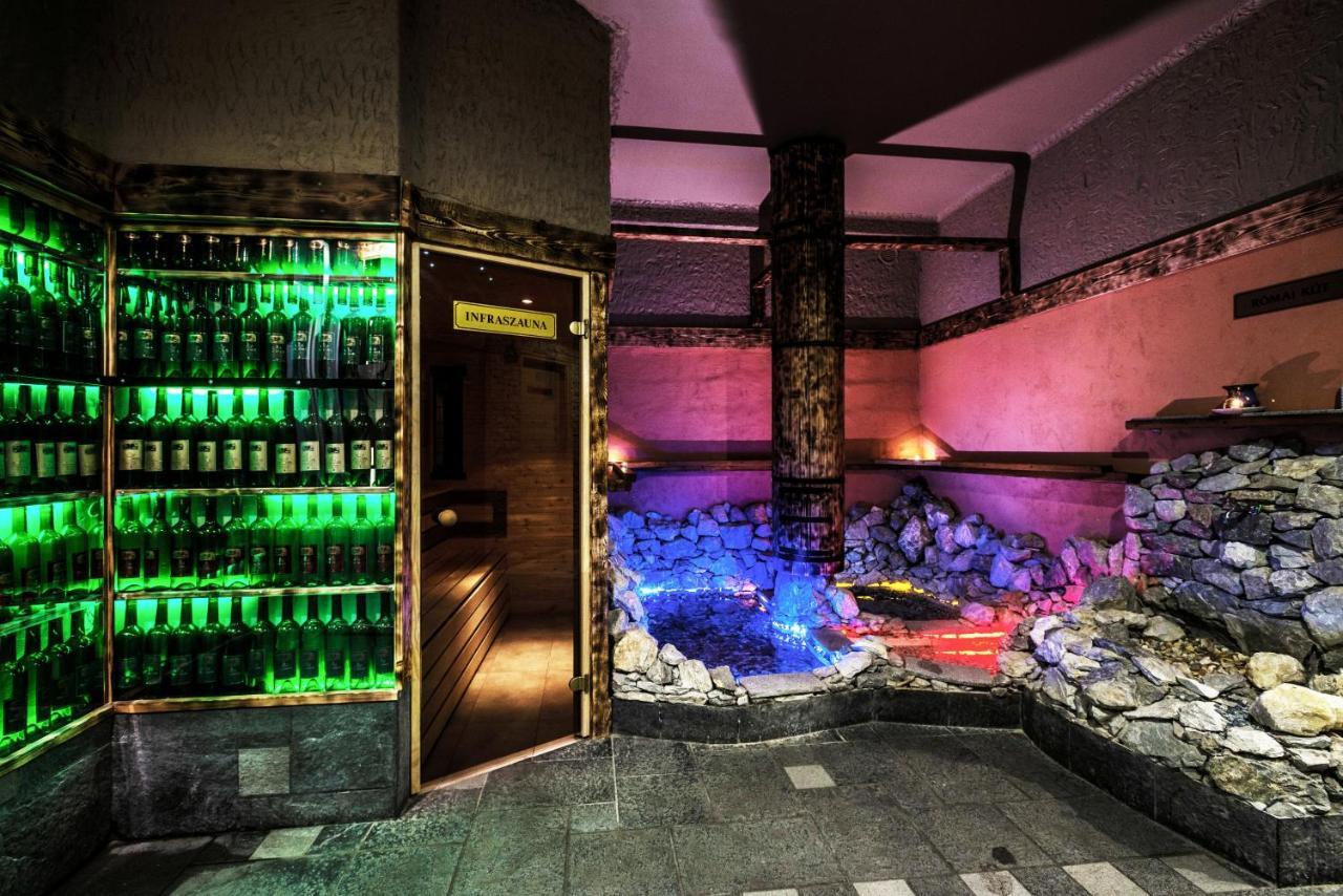 Hotel Korona Wellness, Rendezveny Es Borszalloda Эгер Экстерьер фото
