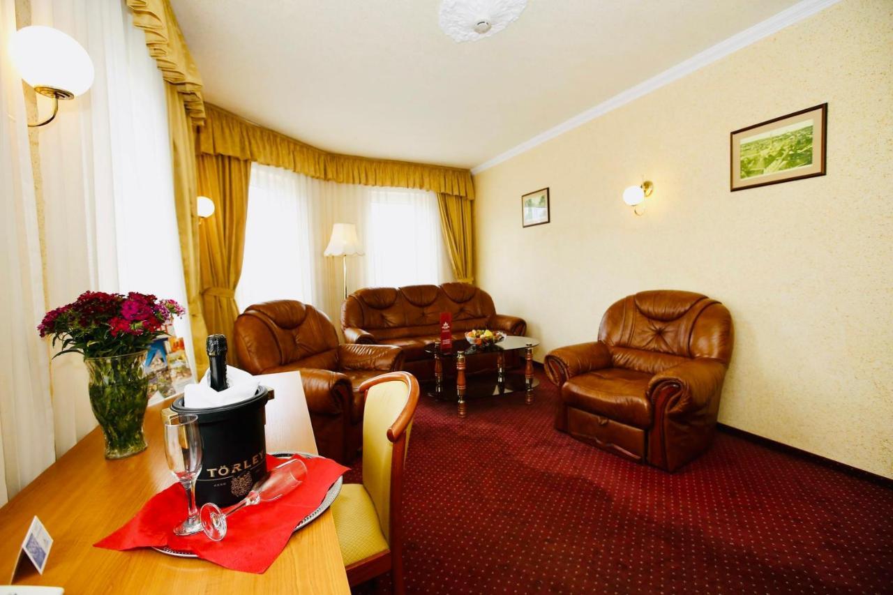 Hotel Korona Wellness, Rendezveny Es Borszalloda Эгер Номер фото