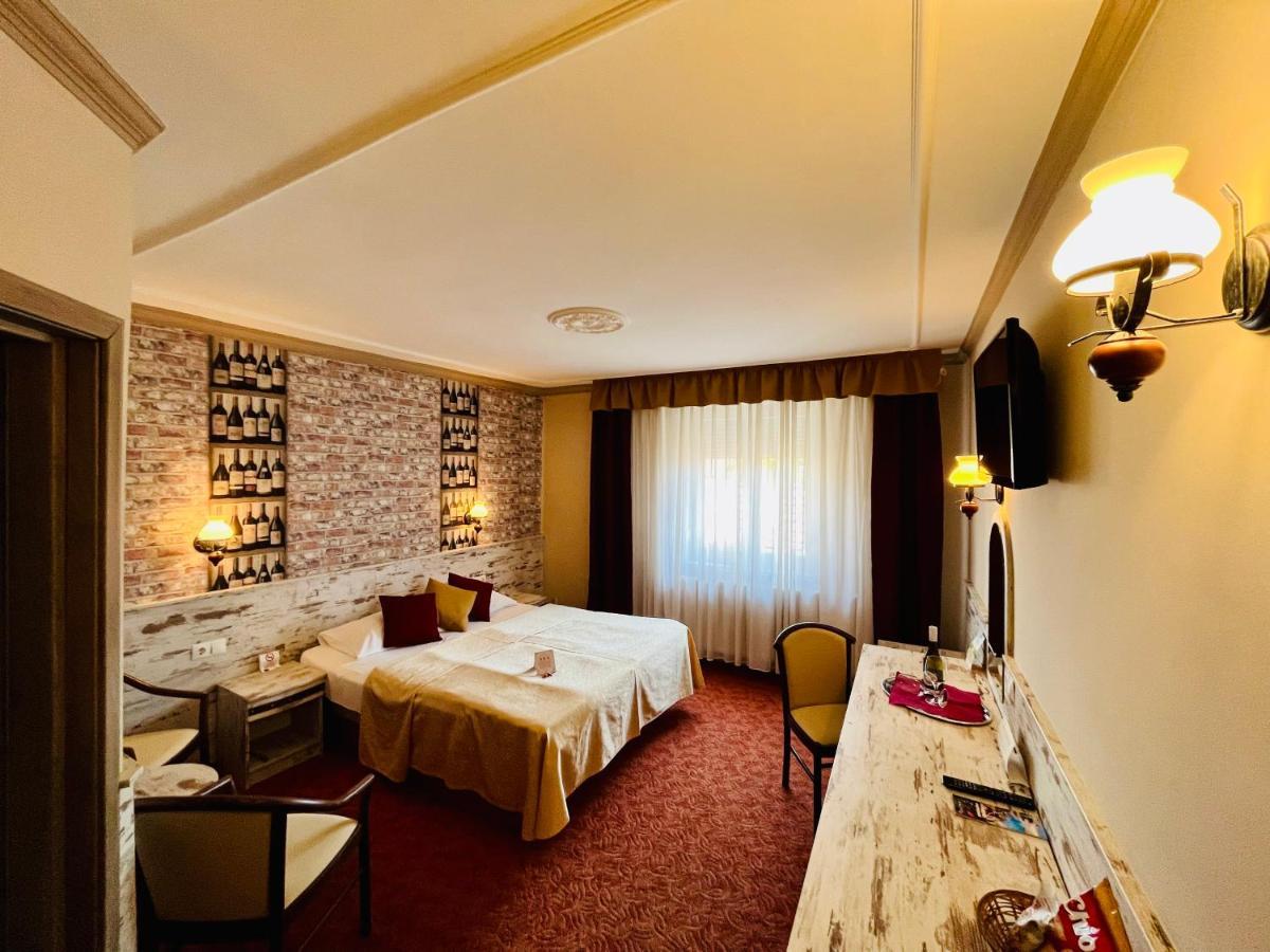 Hotel Korona Wellness, Rendezveny Es Borszalloda Эгер Экстерьер фото