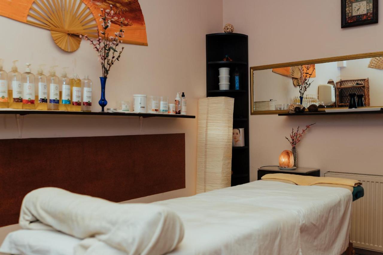 Hotel Korona Wellness, Rendezveny Es Borszalloda Эгер Экстерьер фото