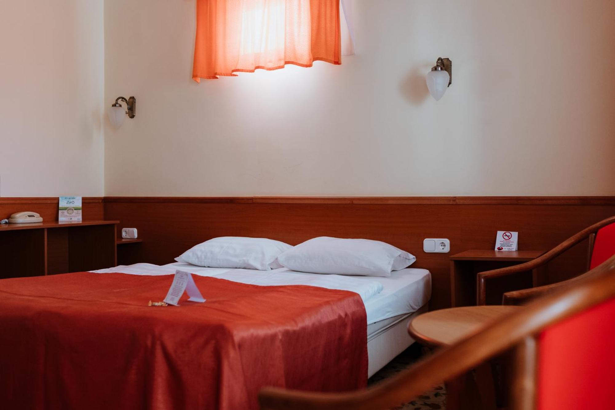 Hotel Korona Wellness, Rendezveny Es Borszalloda Эгер Номер фото