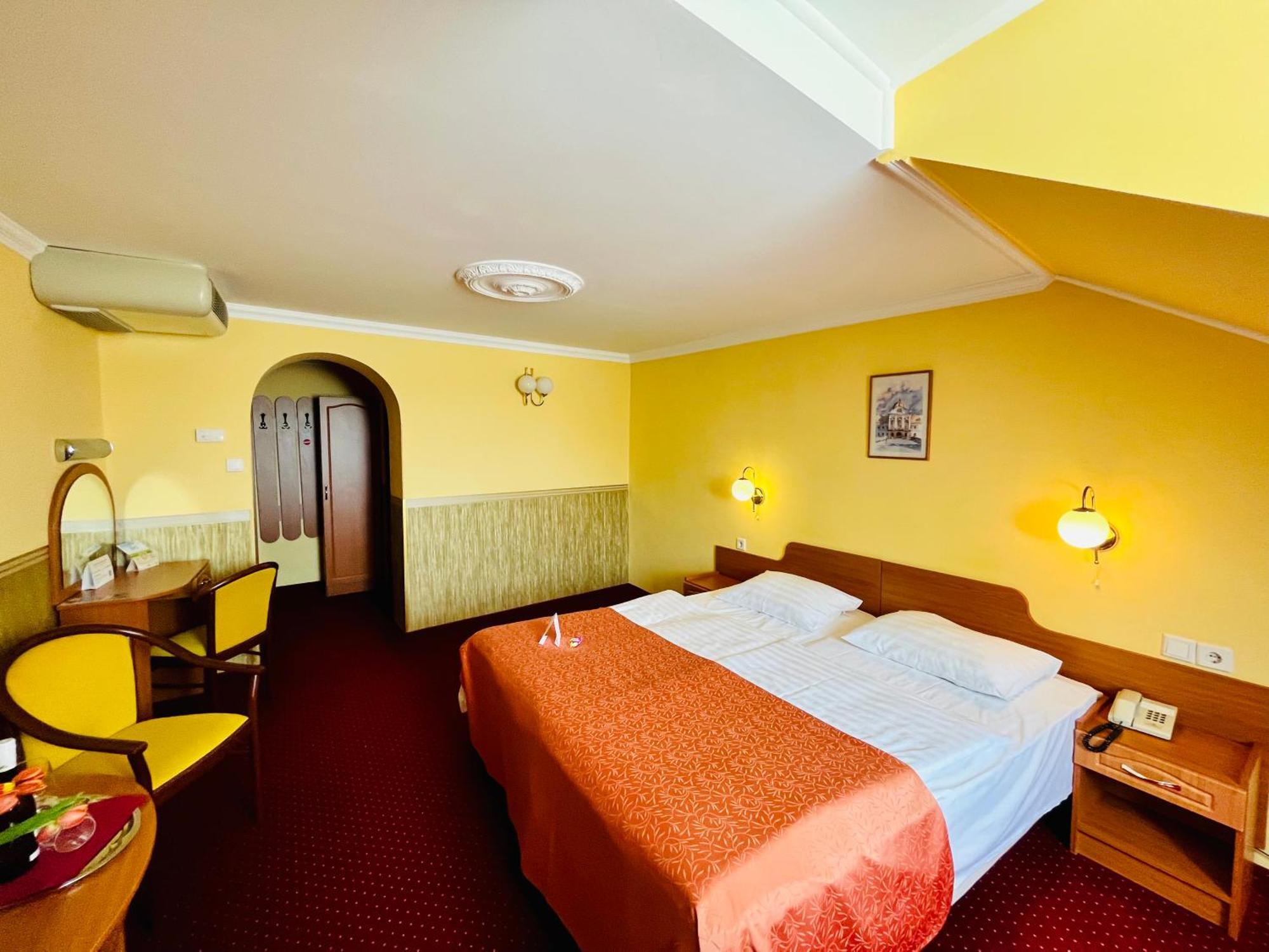 Hotel Korona Wellness, Rendezveny Es Borszalloda Эгер Номер фото