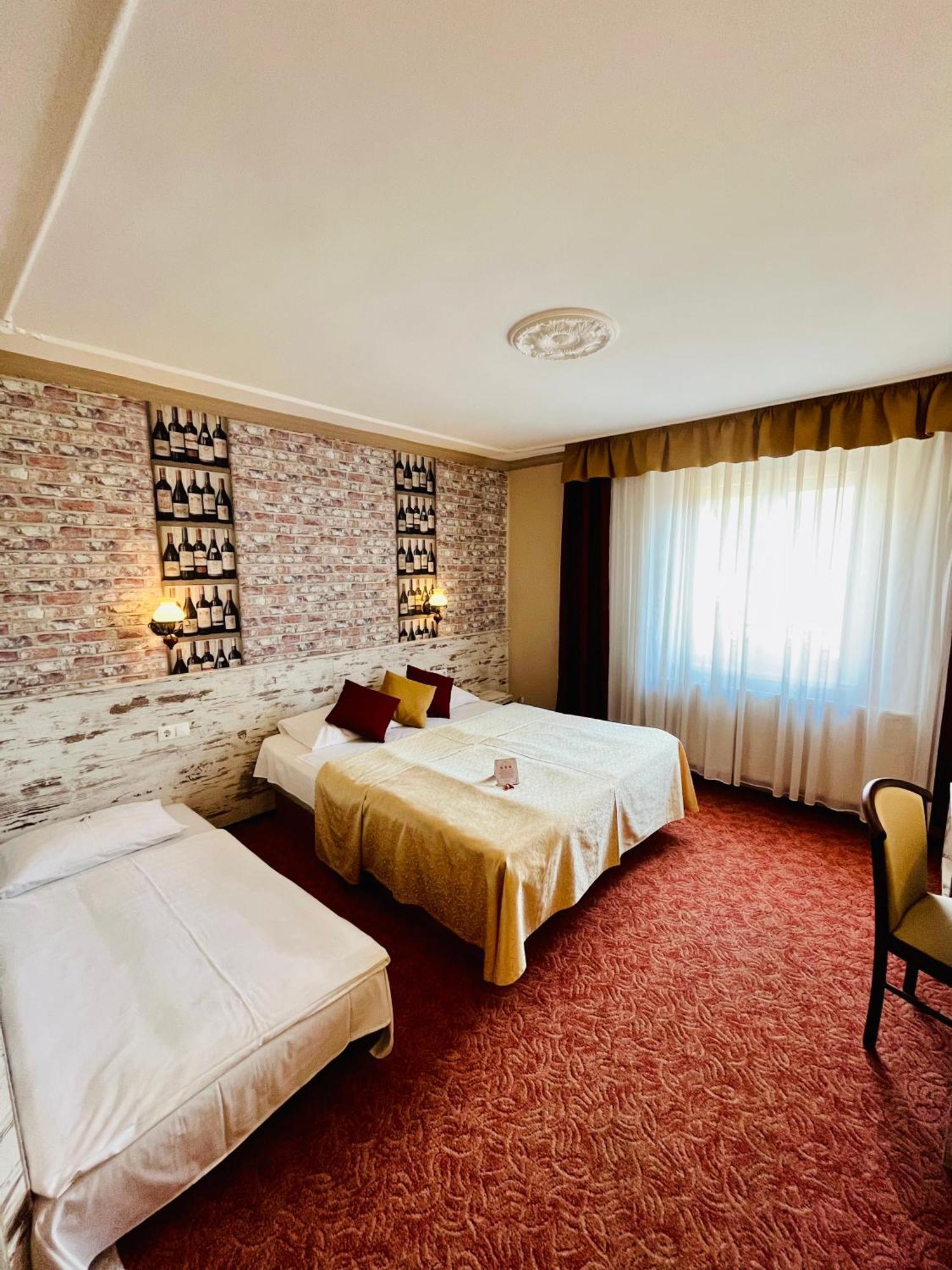 Hotel Korona Wellness, Rendezveny Es Borszalloda Эгер Номер фото
