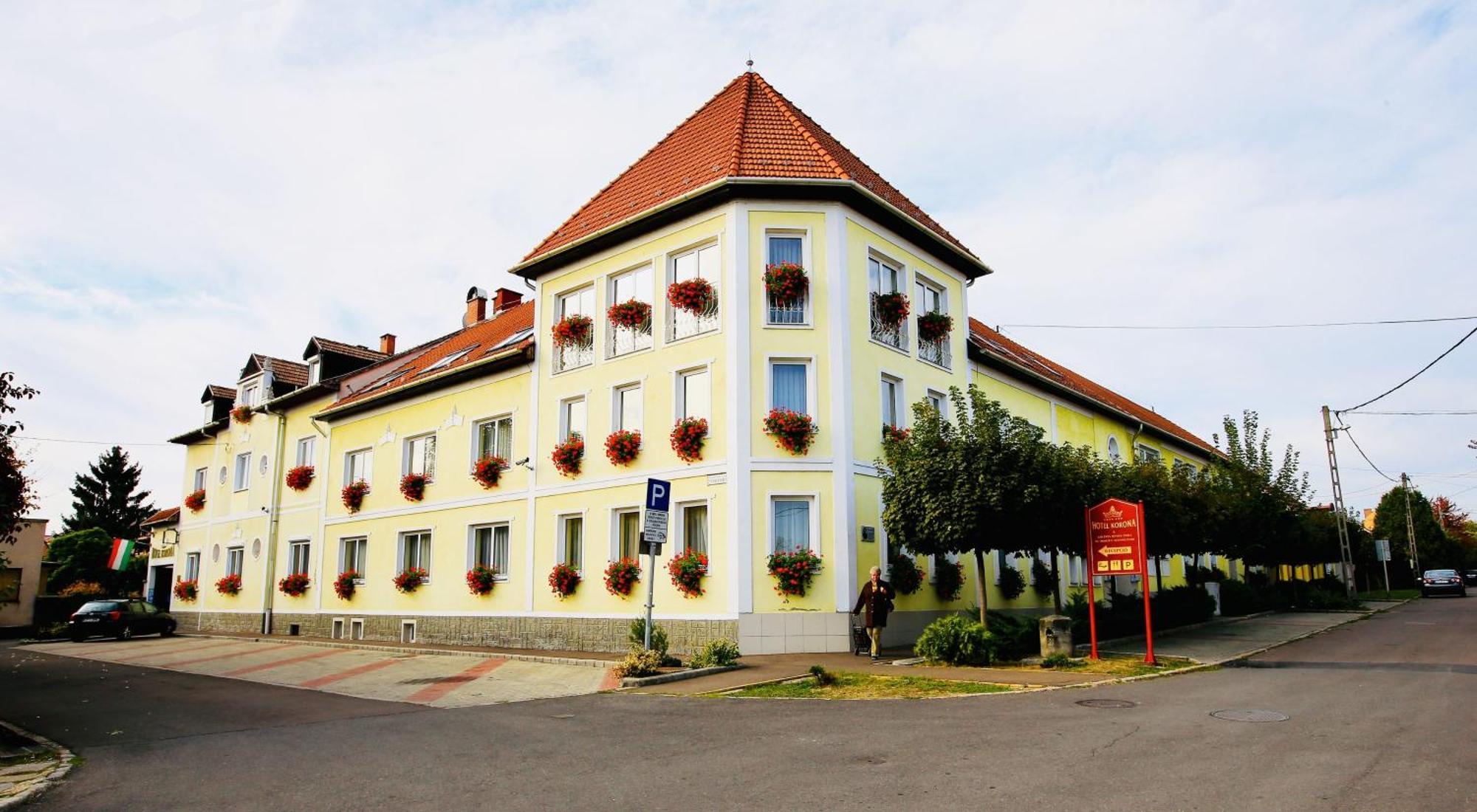 Hotel Korona Wellness, Rendezveny Es Borszalloda Эгер Экстерьер фото