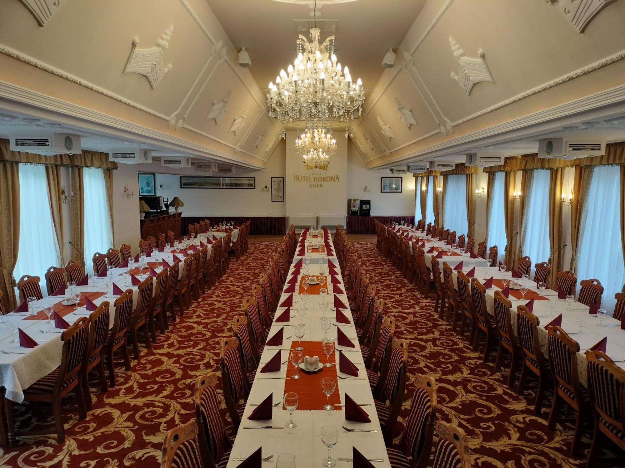 Hotel Korona Wellness, Rendezveny Es Borszalloda Эгер Экстерьер фото
