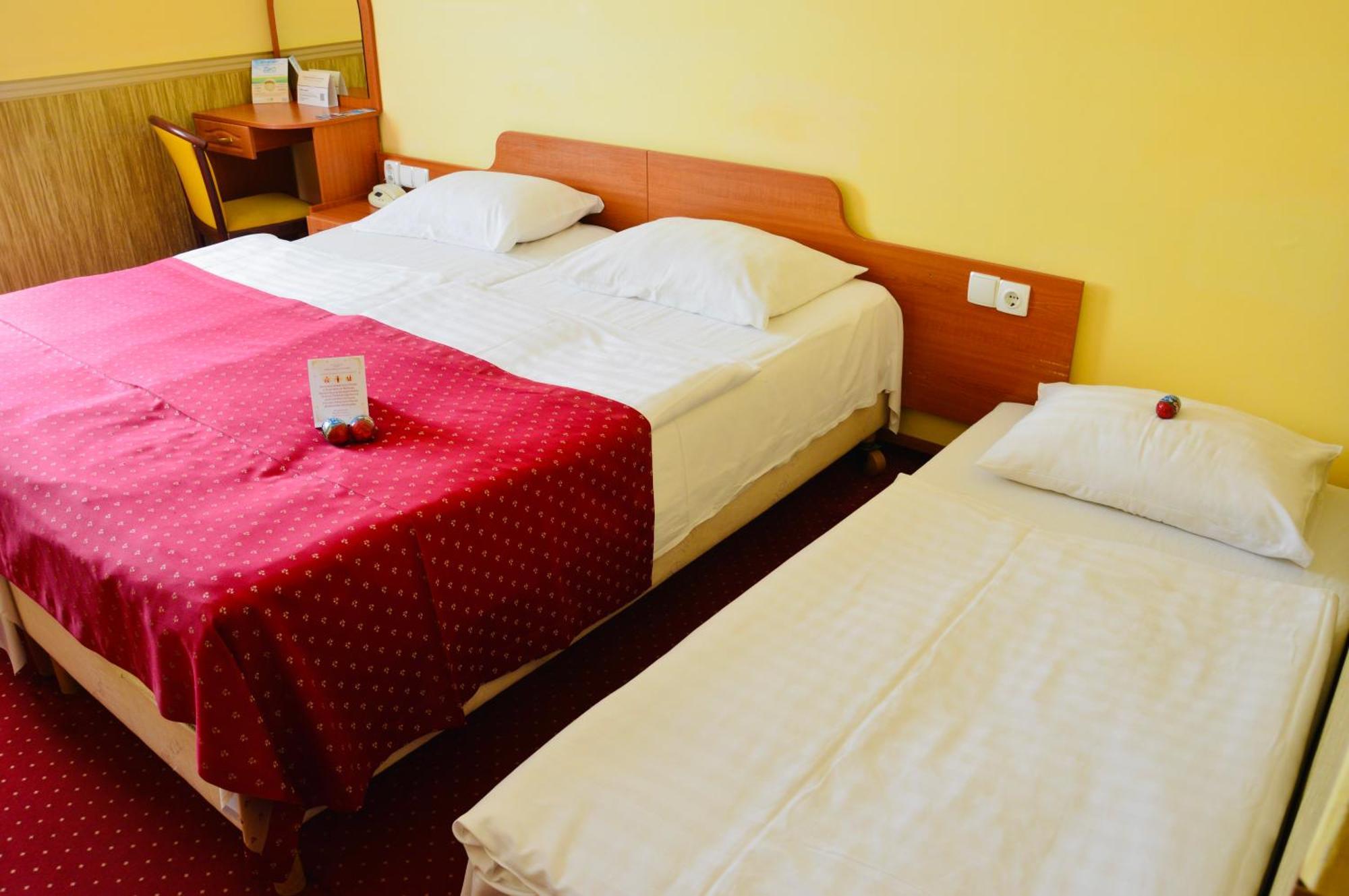 Hotel Korona Wellness, Rendezveny Es Borszalloda Эгер Экстерьер фото