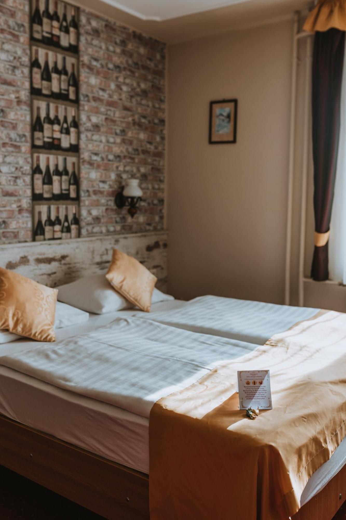 Hotel Korona Wellness, Rendezveny Es Borszalloda Эгер Экстерьер фото