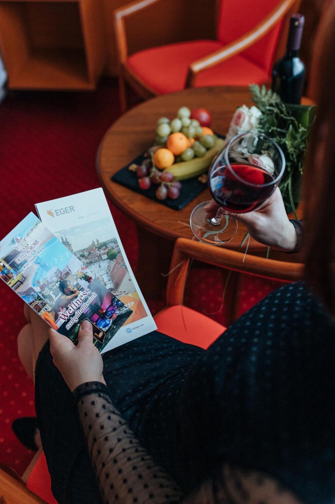 Hotel Korona Wellness, Rendezveny Es Borszalloda Эгер Экстерьер фото
