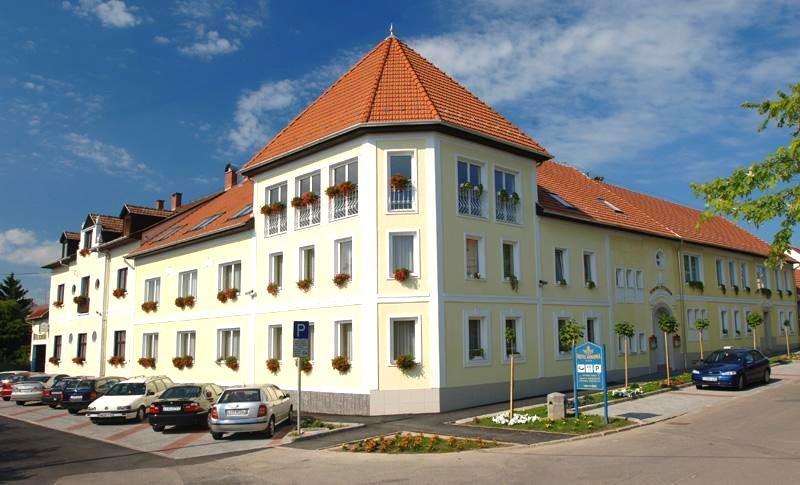 Hotel Korona Wellness, Rendezveny Es Borszalloda Эгер Экстерьер фото